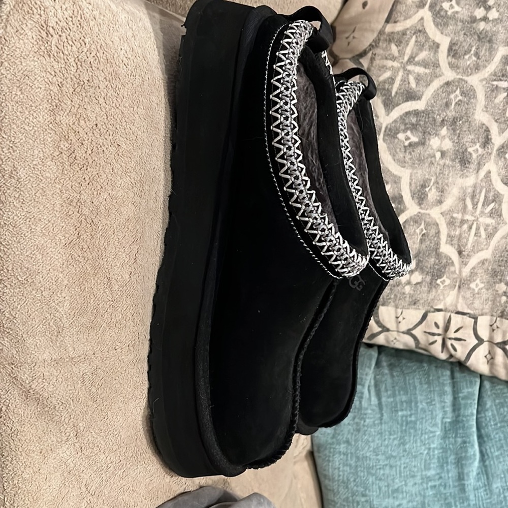 Ugg black platform Tazz slippers, size 11 women’s-fit me and I am a size 10